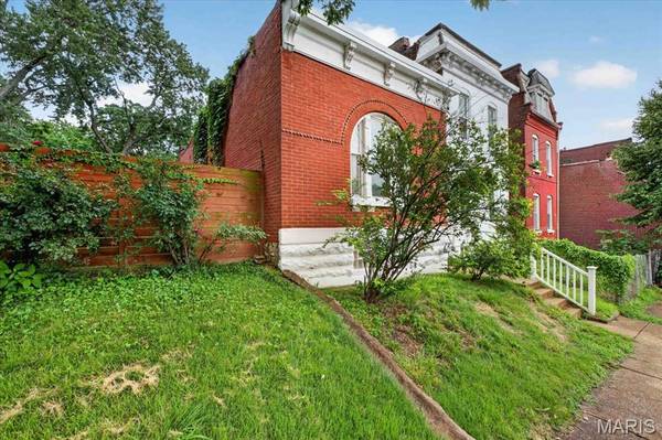 3734 Texas AVE, St Louis, MO 63118