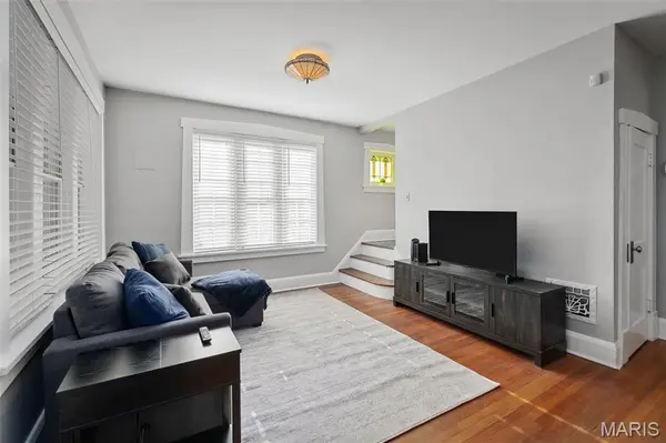 7370 Carleton AVE, University City, MO 63130