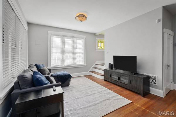 7370 Carleton AVE, University City, MO 63130