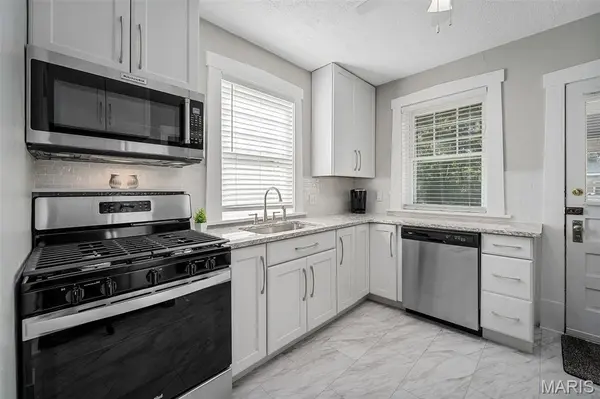 7370 Carleton AVE, University City, MO 63130