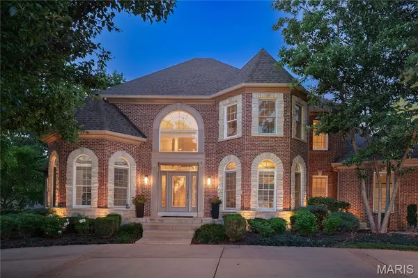 2900 Trafalgar DR, Town And Country, MO 63131
