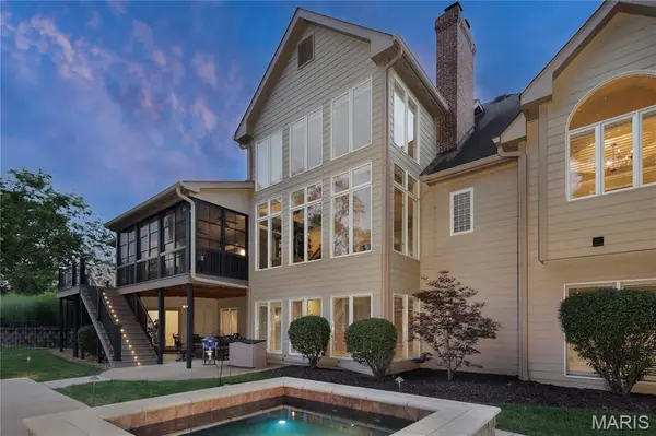 2900 Trafalgar DR, Town And Country, MO 63131
