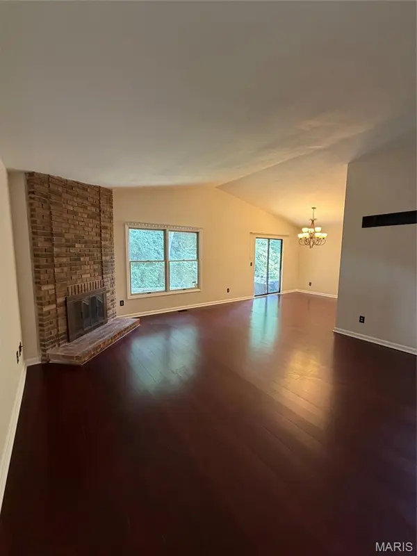537 Treetop Village, Unincorporated, MO 63021