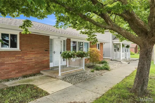 1212 Main St, Highland, IL 62249
