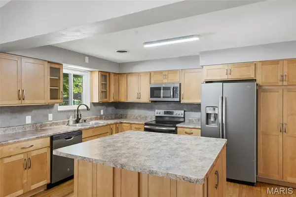 1212 Main St, Highland, IL 62249