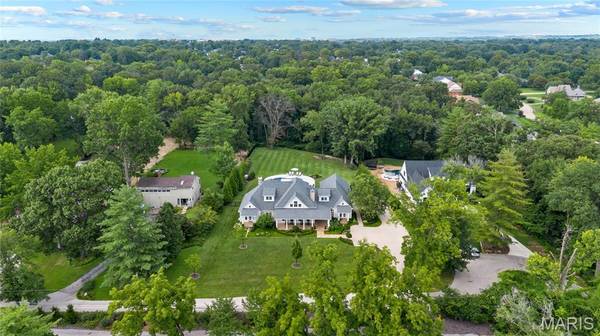 12319 Harflo LN, Town And Country, MO 63131