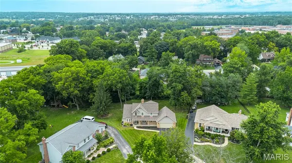 60 Golden Ridge CT, St Charles, MO 63304