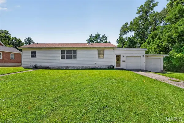 38 S 86th ST, Belleville, IL 62223