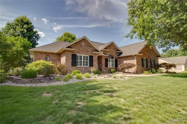 1400 White Oak TRL, Godfrey, IL 62035