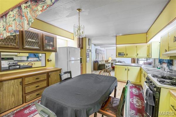 621 Pine View DR, Fenton, MO 63026