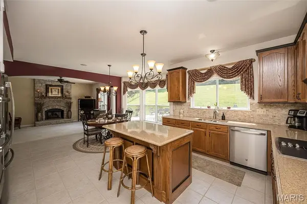 1671 Whispering Hollow CT, Wildwood, MO 63038