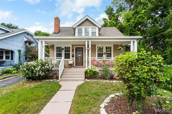 329 Stark CT, Webster Groves, MO 63119