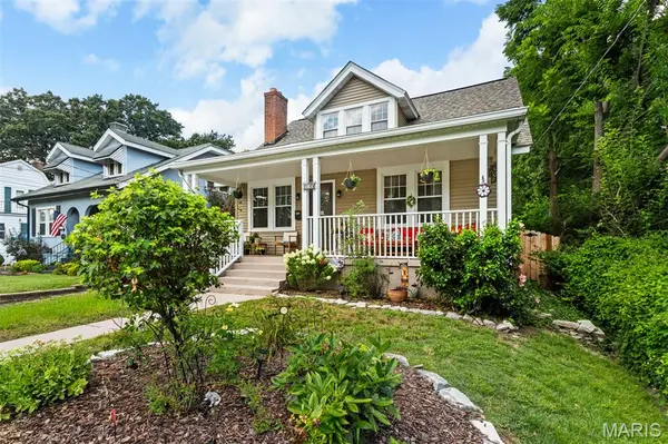 329 Stark CT, Webster Groves, MO 63119
