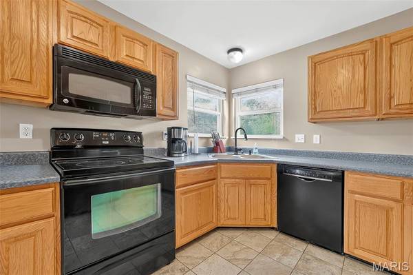 1040 Wrigley CIR, Warrenton, MO 63383
