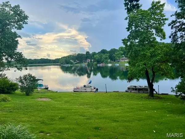 3661 S Lakeshore DR, Byrnes Mill, MO 63051