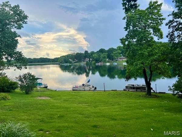 3661 S Lakeshore DR, Byrnes Mill, MO 63051