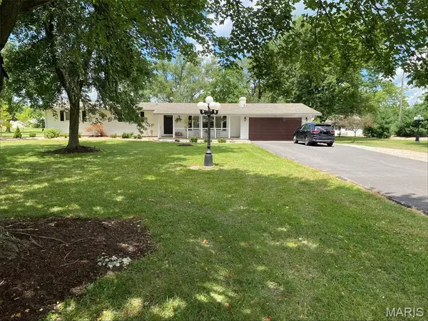 197 New Douglas AVE, Sorento, IL 62086