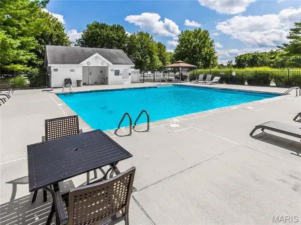 2660 Brookrun DR, Belleville, IL 62221