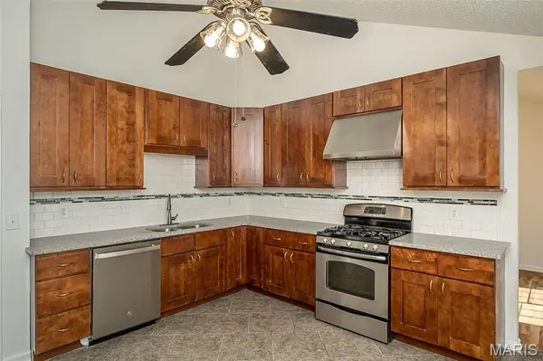 737 Country Heights CT, Manchester, MO 63021