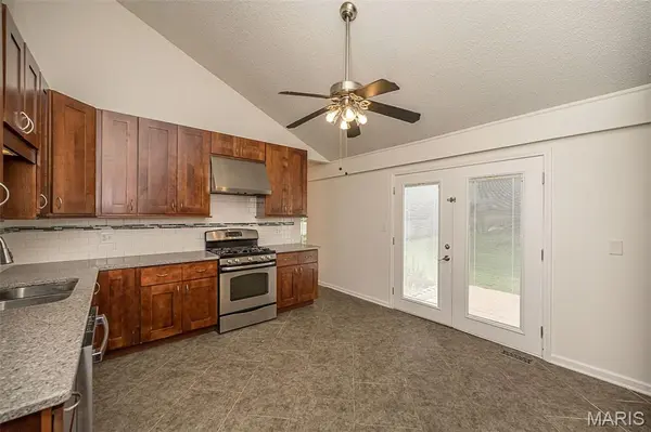 737 Country Heights CT, Manchester, MO 63021
