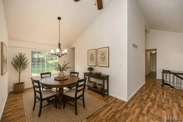 737 Country Heights CT, Manchester, MO 63021