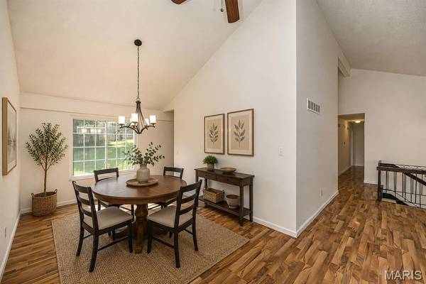 737 Country Heights CT, Manchester, MO 63021