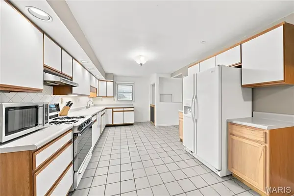 80 La Venta DR, Florissant, MO 63031