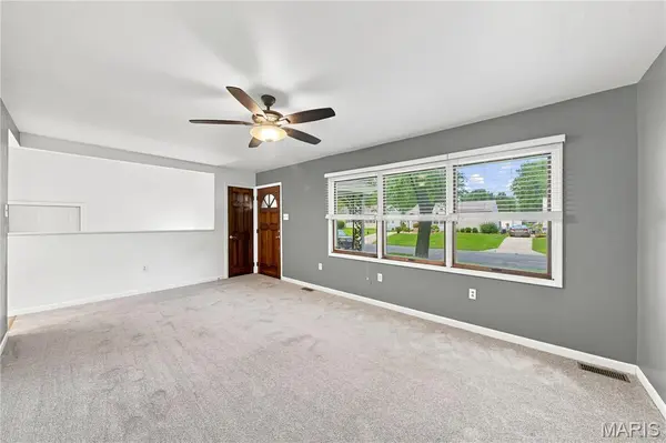 80 La Venta DR, Florissant, MO 63031