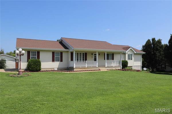70 Swan LN, Farmington, MO 63640