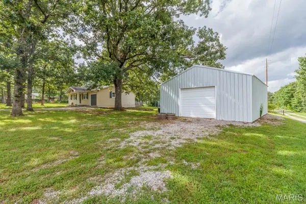 22915 Daisy RD, Lebanon, MO 65536
