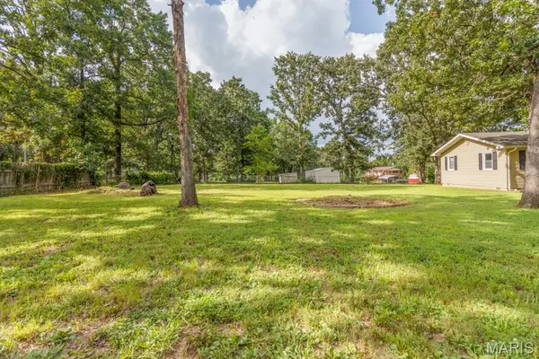22915 Daisy RD, Lebanon, MO 65536