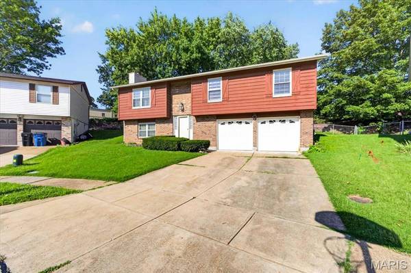 8543 Maylor DR, Affton, MO 63123