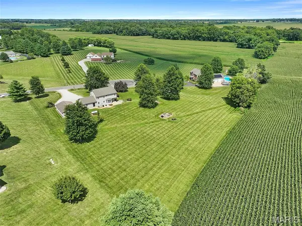 26 Hickory PT, Moro, IL 62067