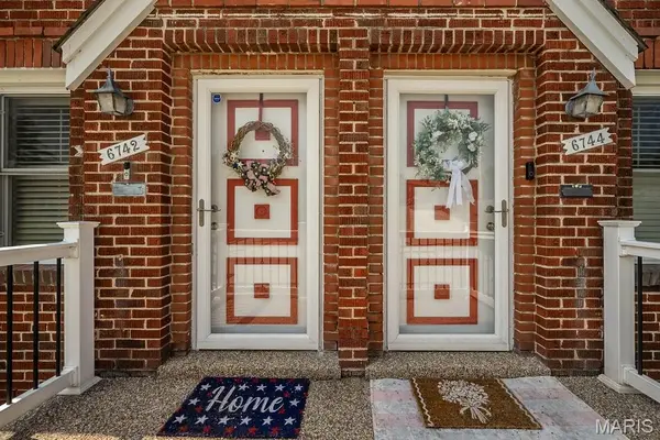 6742 Dolan PL, St Louis, MO 63139