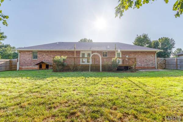 1218 Quail Valley CIR, Lebanon, MO 65536