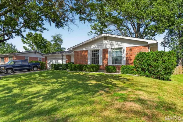 14010 Sunland DR, Florissant, MO 63034