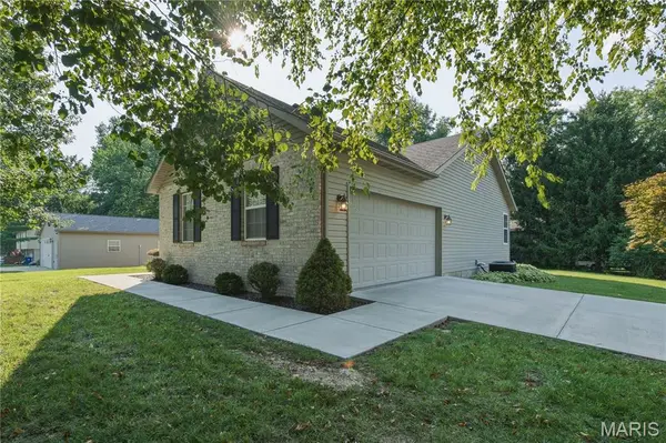 459 Tamarach DR, Edwardsville, IL 62025