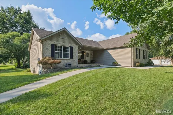 459 Tamarach DR, Edwardsville, IL 62025