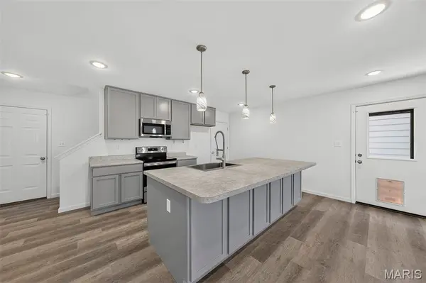 108 Tiber WAY, St Charles, MO 63301