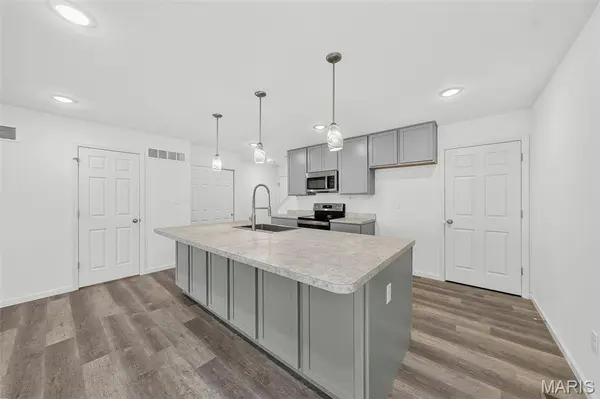 108 Tiber WAY, St Charles, MO 63301