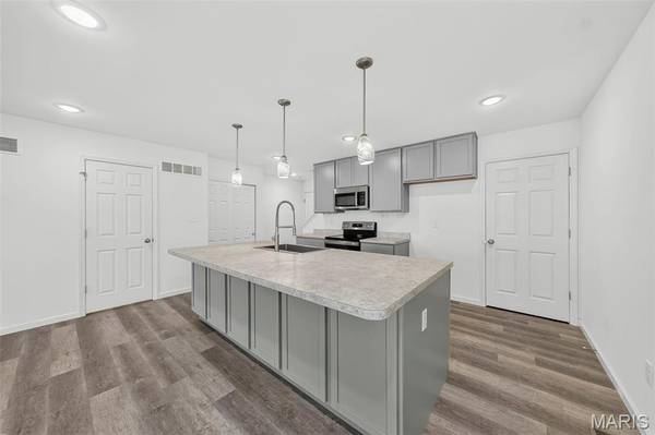 108 Tiber WAY, St Charles, MO 63301
