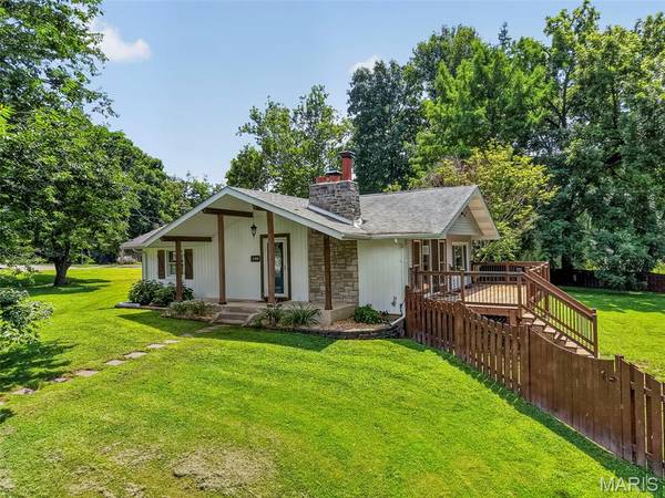 108 Shady LN, St Charles, MO 63303