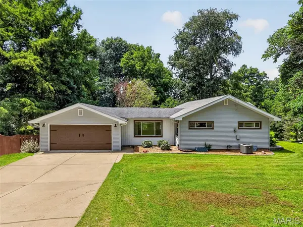 108 Shady LN, St Charles, MO 63303