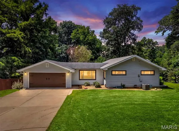 108 Shady LN, St Charles, MO 63303