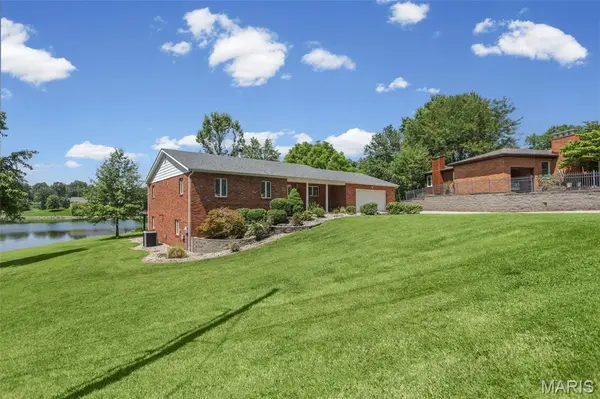 369 E Lake DR, Edwardsville, IL 62025