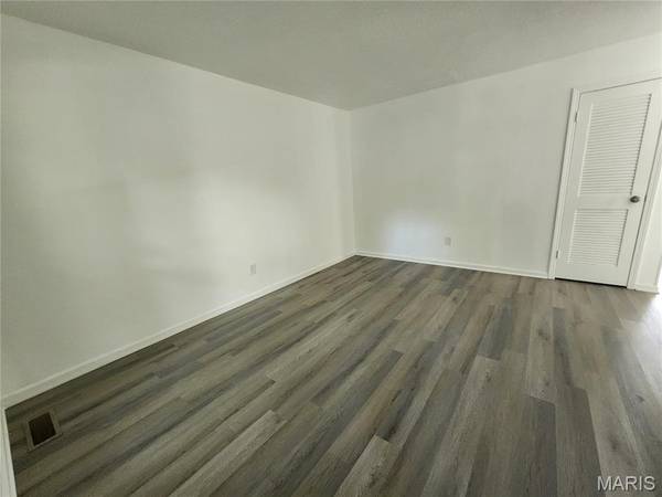 6300 Silver Fox DR, Florissant, MO 63034