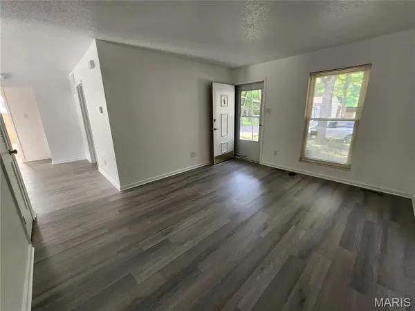 6300 Silver Fox DR, Florissant, MO 63034