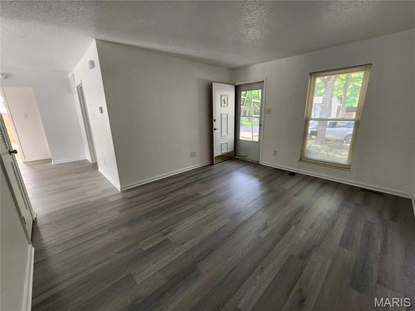 6300 Silver Fox DR, Florissant, MO 63034