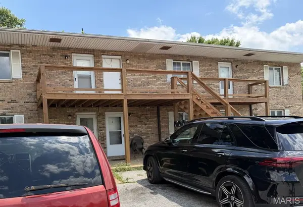 109 Jerome LN, Cahokia, IL 62206
