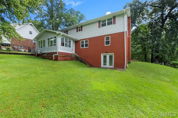1930 Oak Hills ST, Cape Girardeau, MO 63701